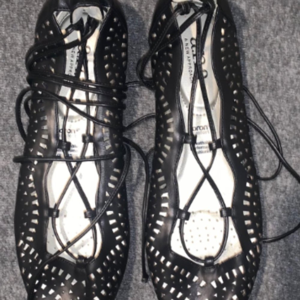 Tie Leg Design Point Toe Flats Size: 10M US